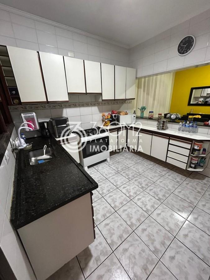 Sobrado para Venda em Santo André, Vila Linda, 3 dormitórios, 1 suíte, 3 banheiros, 3 vagas - previa