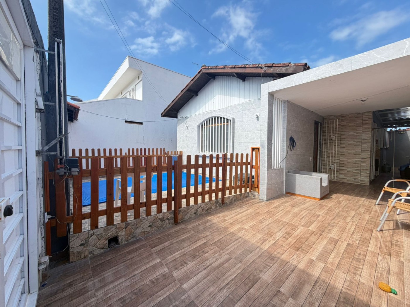 Casa para Venda em Mongaguá, Jardim Santana, 3 dormitórios, 2 suítes, 3 banheiros, 5 vagas
