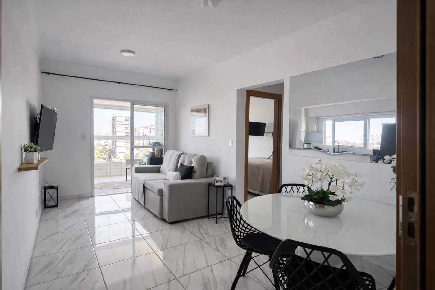 Apartamento para Venda em Praia Grande, Guilhermina, 2 dormitórios, 2 suítes, 3 banheiros, 1 vaga