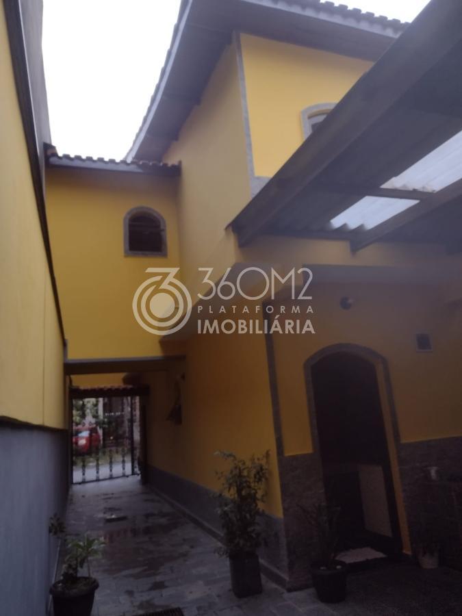 Sobrado para Venda em Carapicuíba, Parque Santa Teresa, 3 dormitórios, 2 banheiros, 3 vagas - previa