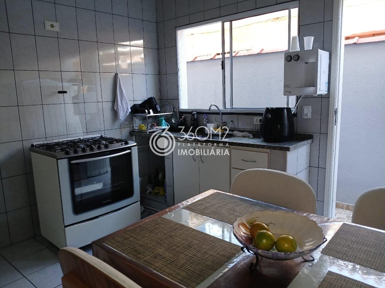 Casa para Venda em Santo André, Vila Eldízia, 2 dormitórios, 1 banheiro, 2 vagas - previa