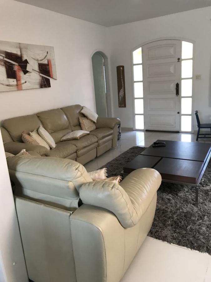Casa para Venda em São Bernardo do Campo, Rio Grande, 4 dormitórios, 2 suítes, 3 banheiros, 5 vagas - apoio